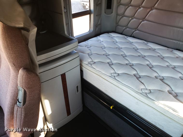 image for item DB9497 2009 Freightliner Columbia semi truck