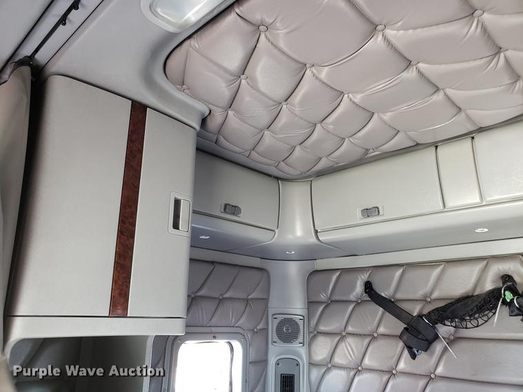 image for item DB9497 2009 Freightliner Columbia semi truck