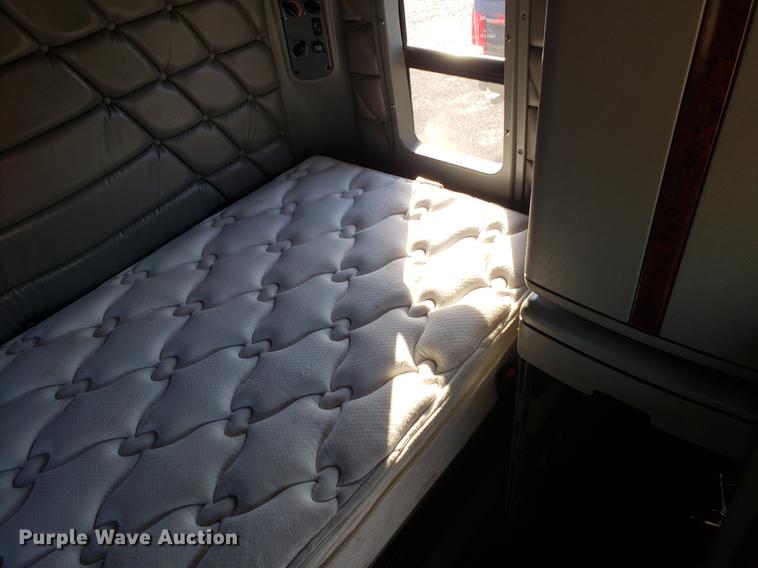 image for item DB9497 2009 Freightliner Columbia semi truck