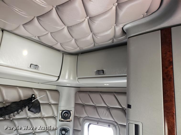 image for item DB9497 2009 Freightliner Columbia semi truck