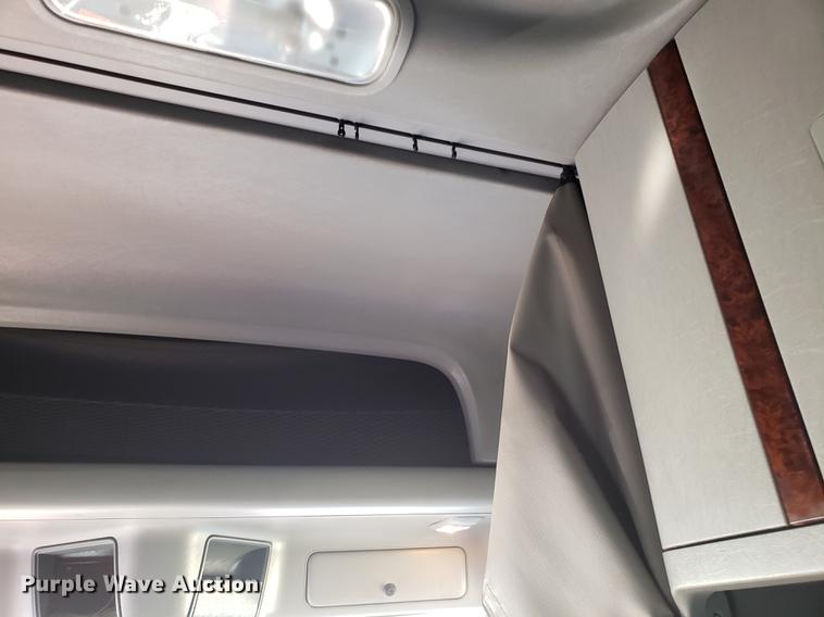 image for item DB9497 2009 Freightliner Columbia semi truck