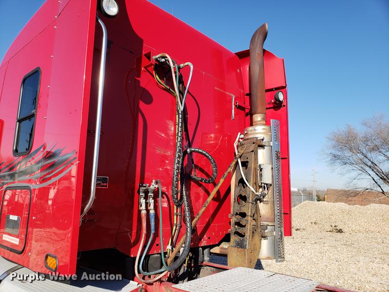 image for item DB9497 2009 Freightliner Columbia semi truck