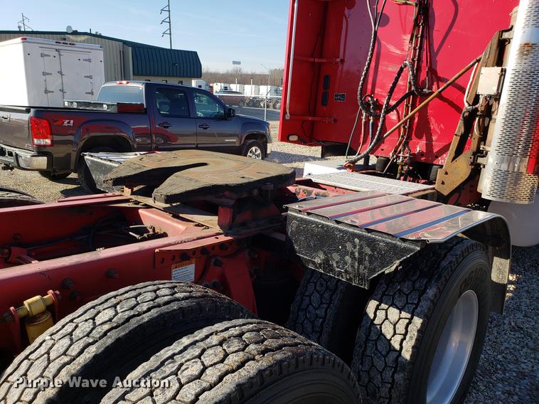 image for item DB9497 2009 Freightliner Columbia semi truck