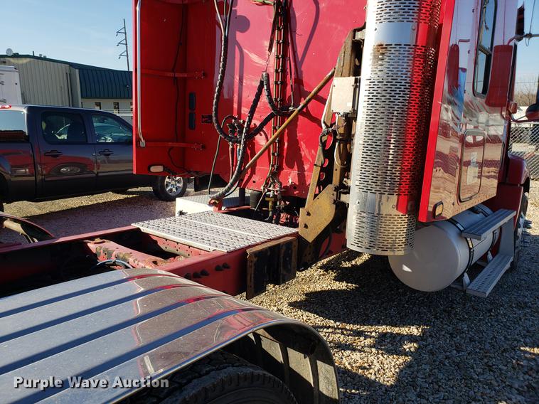 image for item DB9497 2009 Freightliner Columbia semi truck