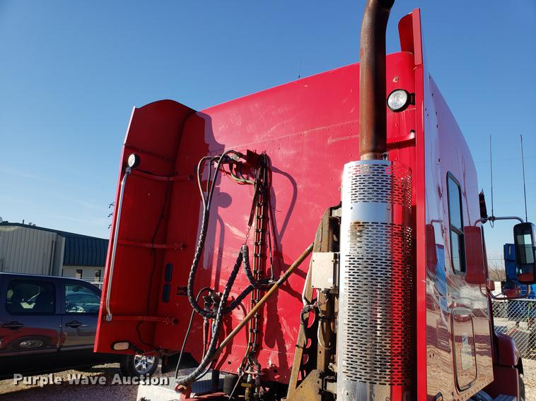 image for item DB9497 2009 Freightliner Columbia semi truck