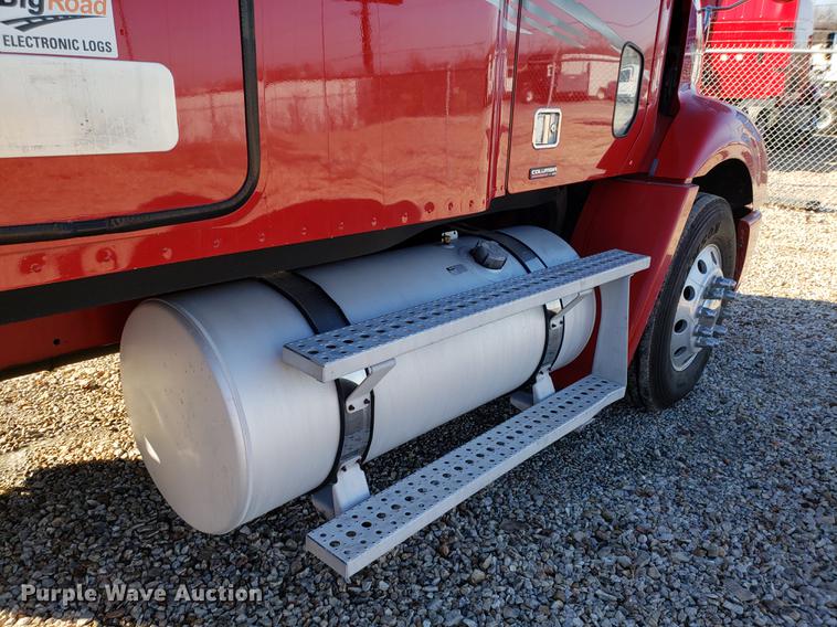 image for item DB9497 2009 Freightliner Columbia semi truck