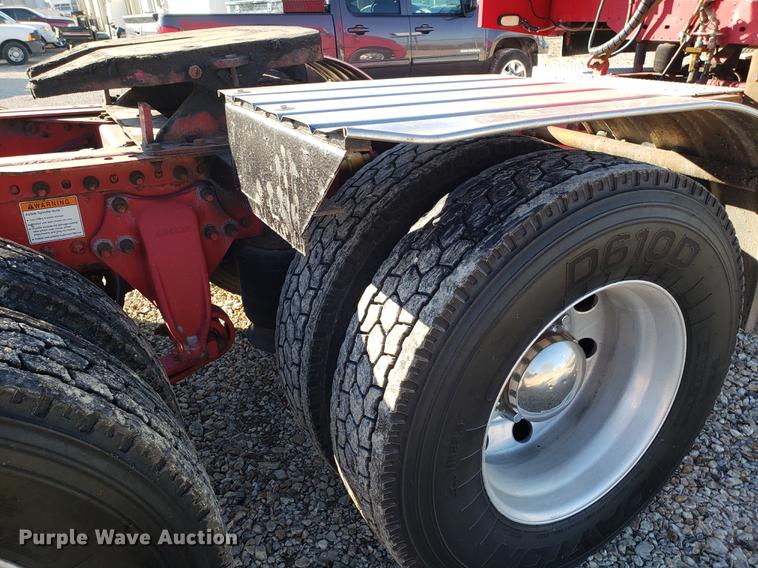 image for item DB9497 2009 Freightliner Columbia semi truck