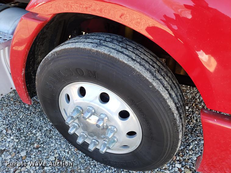 image for item DB9497 2009 Freightliner Columbia semi truck