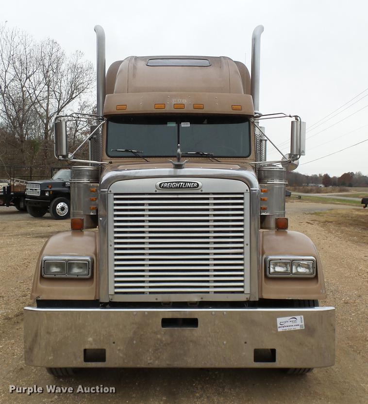 image for item DD2407 1999 Freightliner FLD120 semi truck