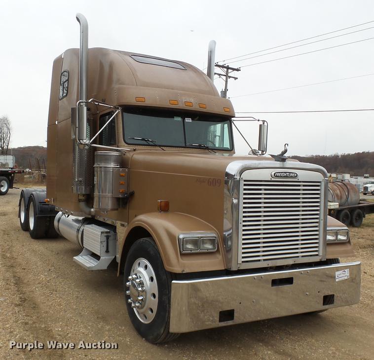 image for item DD2407 1999 Freightliner FLD120 semi truck