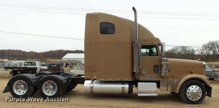 image for item DD2407 1999 Freightliner FLD120 semi truck