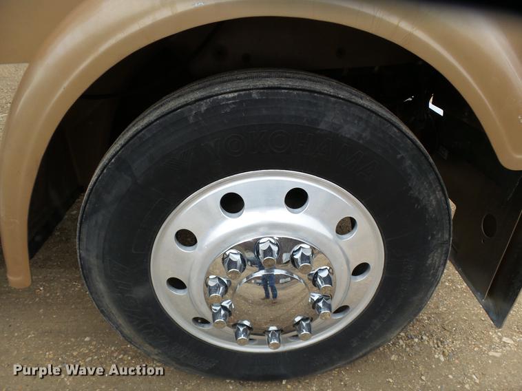 image for item DD2407 1999 Freightliner FLD120 semi truck