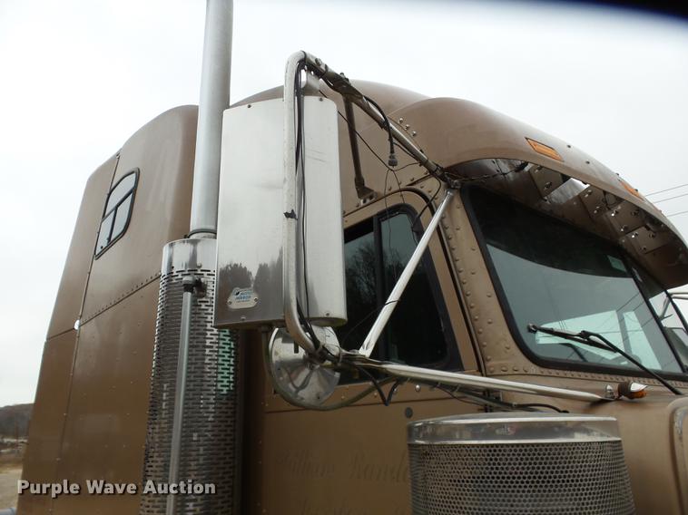 image for item DD2407 1999 Freightliner FLD120 semi truck