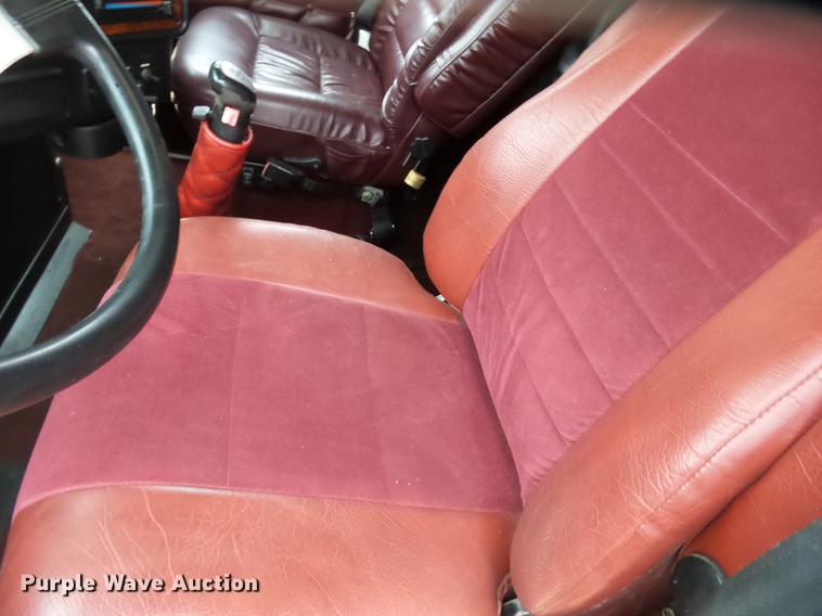 image for item DD2407 1999 Freightliner FLD120 semi truck