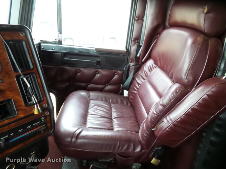 image for item DD2407 1999 Freightliner FLD120 semi truck