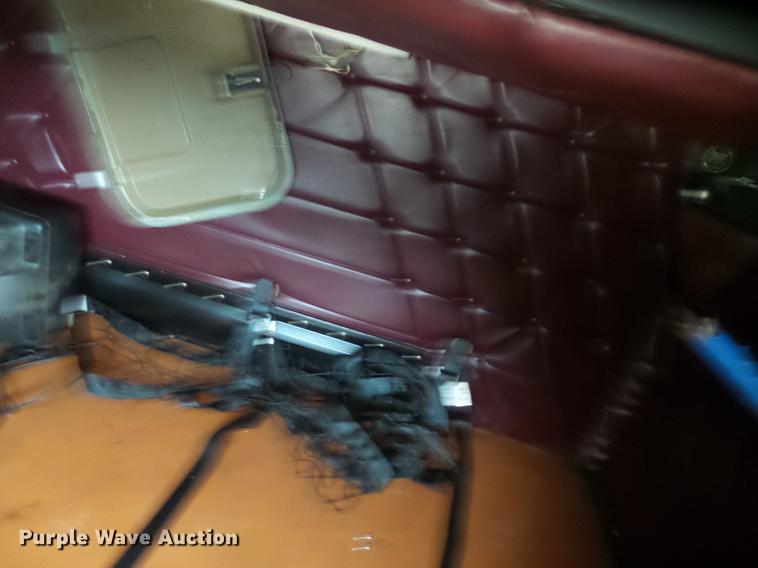 image for item DD2407 1999 Freightliner FLD120 semi truck