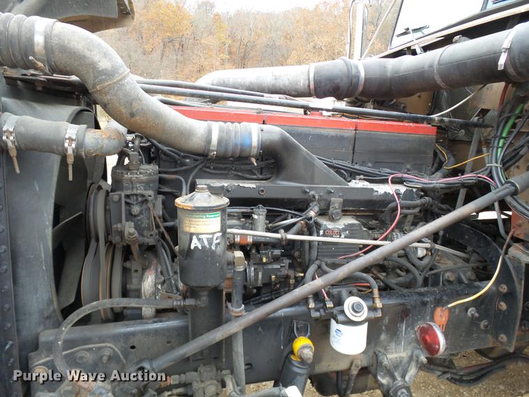 image for item DD2407 1999 Freightliner FLD120 semi truck