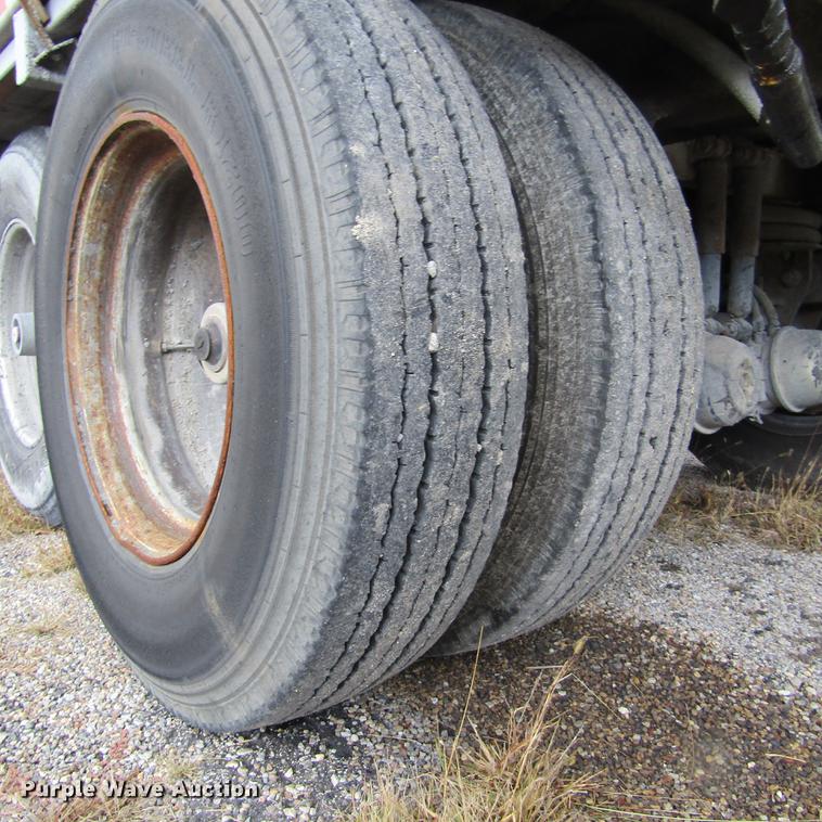 image for item DD2668 1993 Hudson Flowboy CB4000 live bottom asphalt trailer