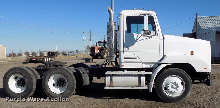 image for item DD3518 1993 Freightliner FLC semi truck