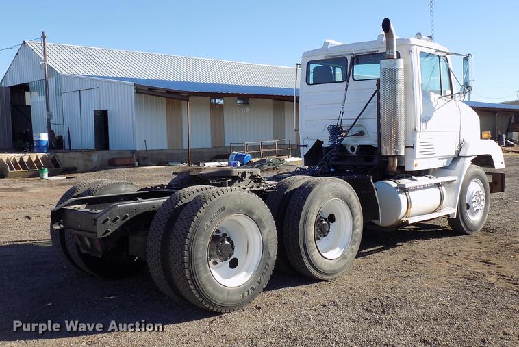 image for item DD3518 1993 Freightliner FLC semi truck