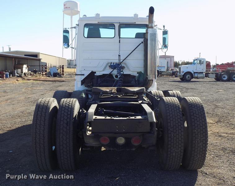 image for item DD3518 1993 Freightliner FLC semi truck