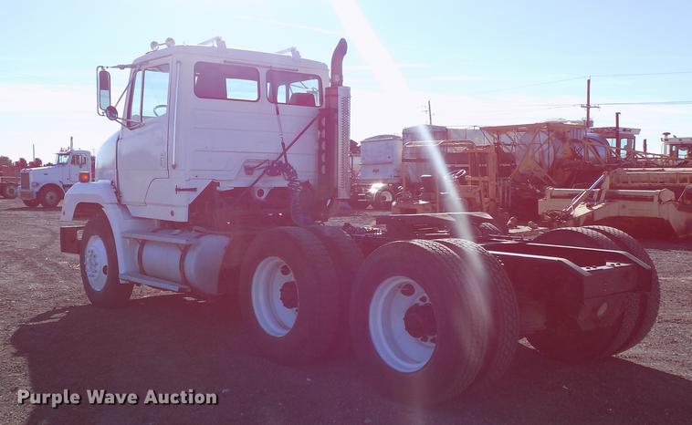 image for item DD3518 1993 Freightliner FLC semi truck