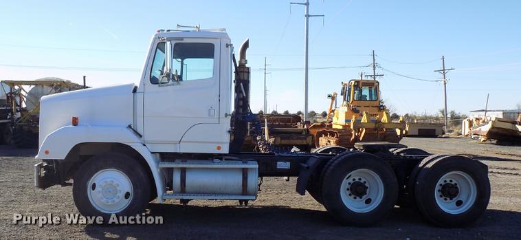 image for item DD3518 1993 Freightliner FLC semi truck