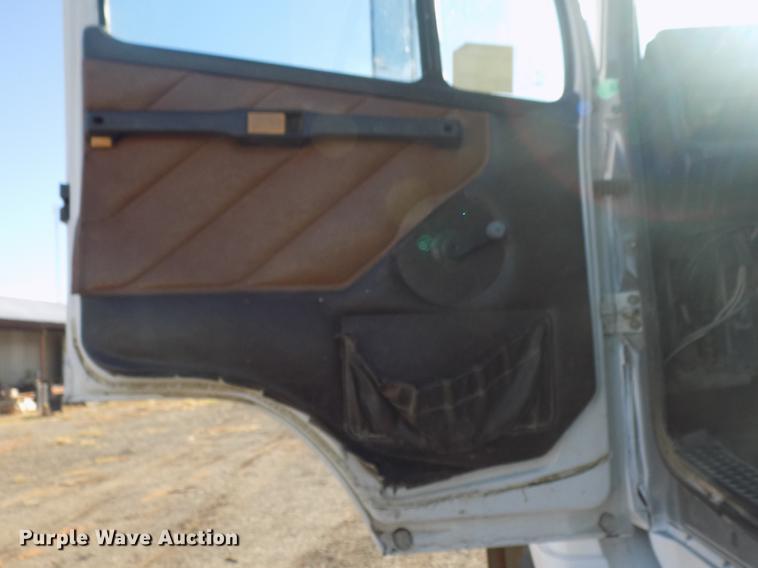 image for item DD3518 1993 Freightliner FLC semi truck