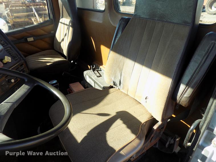 image for item DD3518 1993 Freightliner FLC semi truck