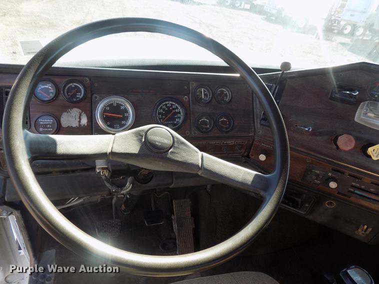 image for item DD3518 1993 Freightliner FLC semi truck