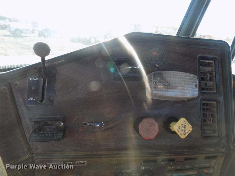 image for item DD3518 1993 Freightliner FLC semi truck