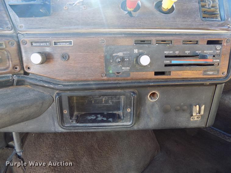 image for item DD3518 1993 Freightliner FLC semi truck