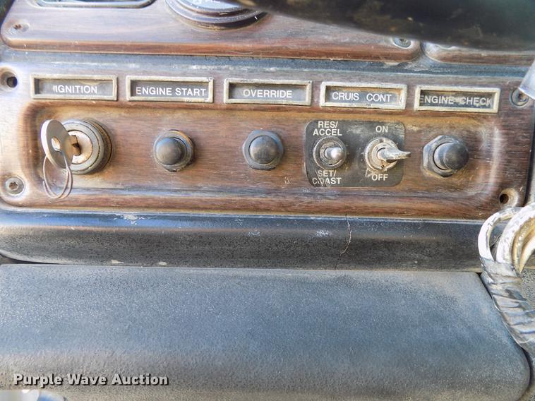 image for item DD3518 1993 Freightliner FLC semi truck