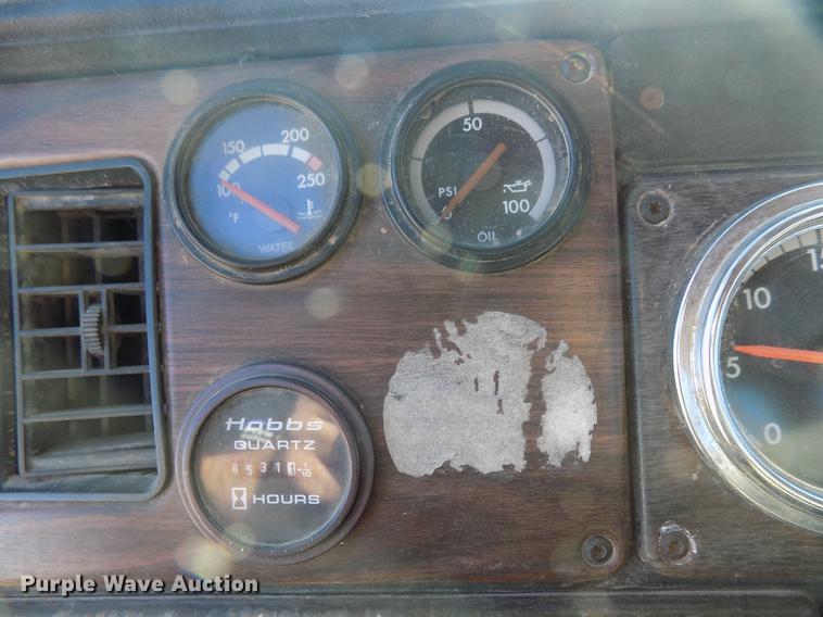 image for item DD3518 1993 Freightliner FLC semi truck