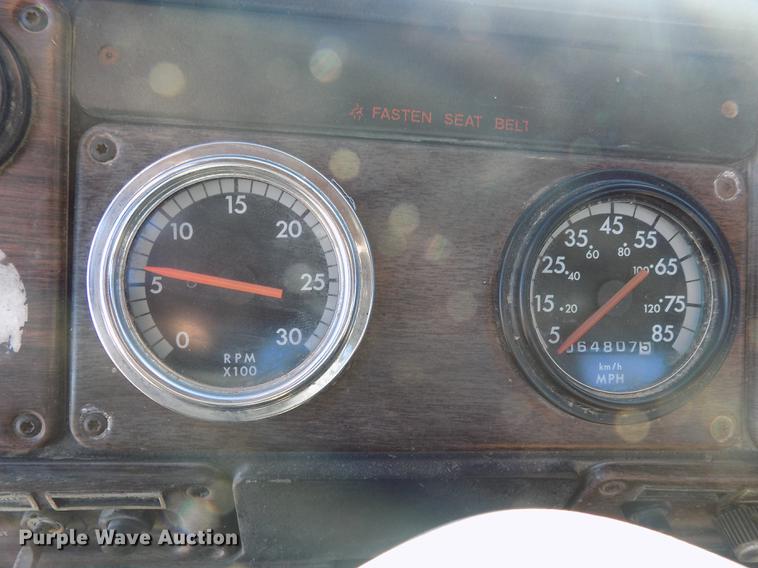 image for item DD3518 1993 Freightliner FLC semi truck