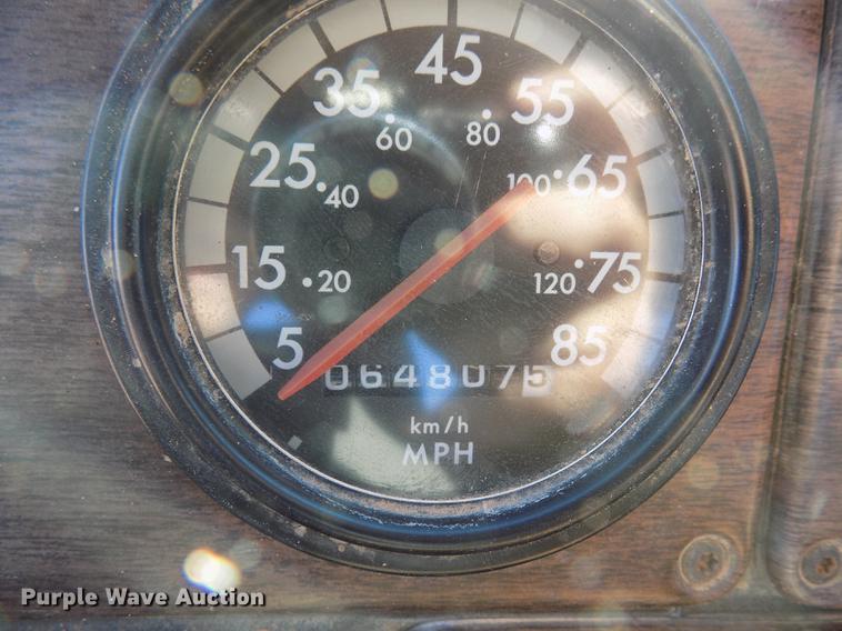 image for item DD3518 1993 Freightliner FLC semi truck