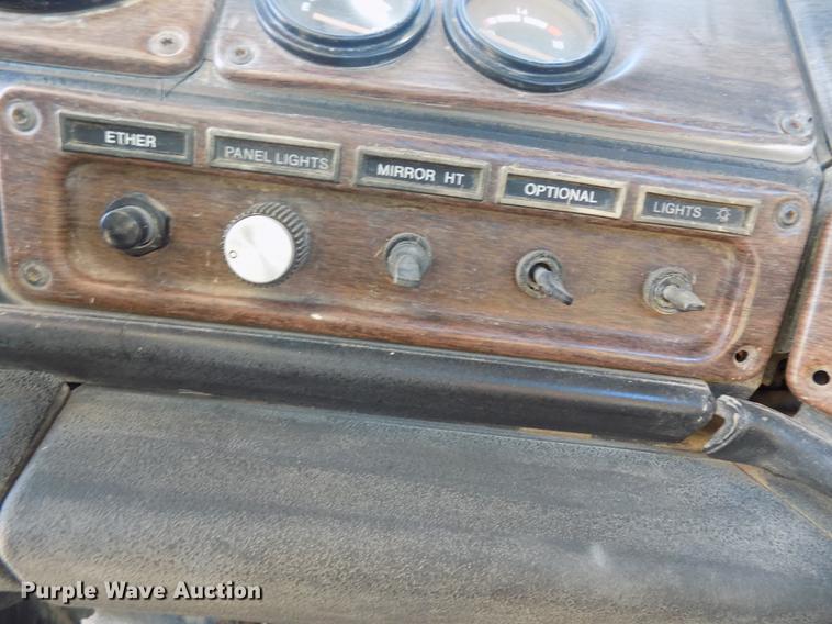 image for item DD3518 1993 Freightliner FLC semi truck