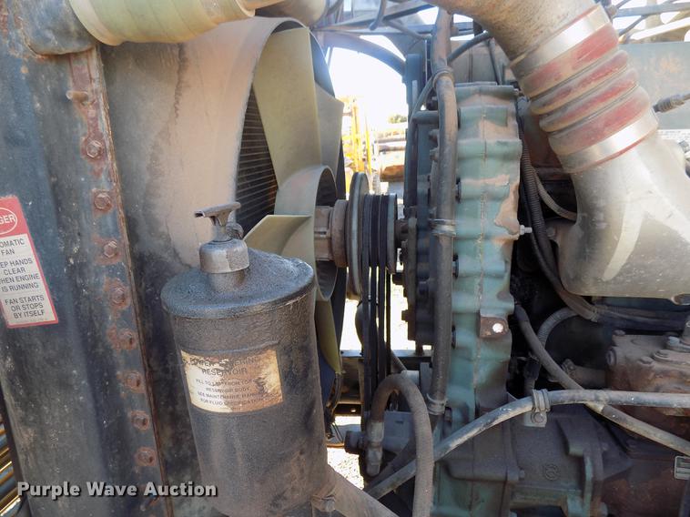 image for item DD3518 1993 Freightliner FLC semi truck