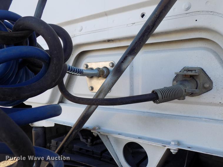 image for item DD3518 1993 Freightliner FLC semi truck