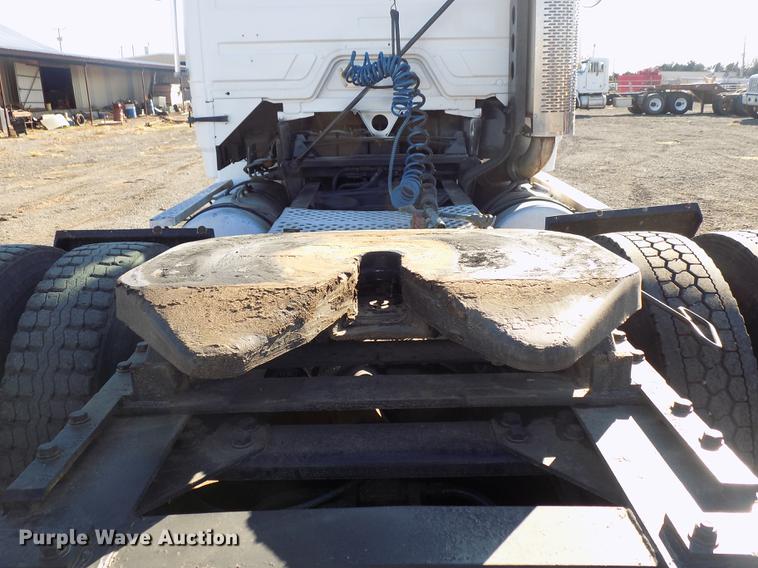 image for item DD3518 1993 Freightliner FLC semi truck