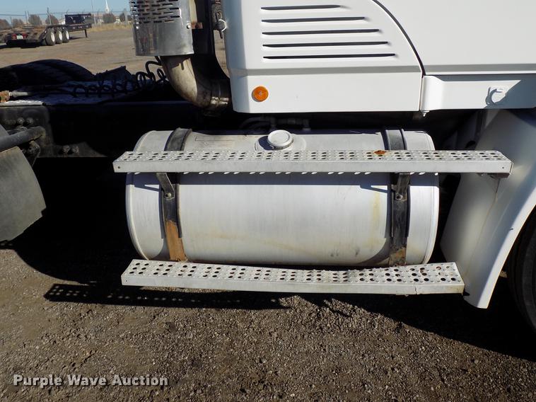 image for item DD3518 1993 Freightliner FLC semi truck