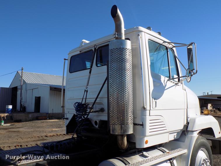 image for item DD3518 1993 Freightliner FLC semi truck