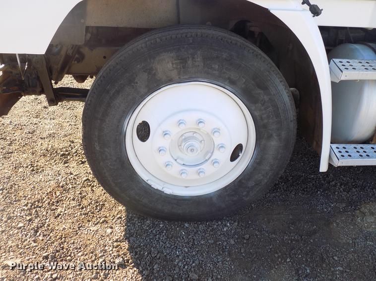 image for item DD3518 1993 Freightliner FLC semi truck