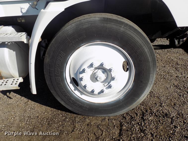 image for item DD3518 1993 Freightliner FLC semi truck