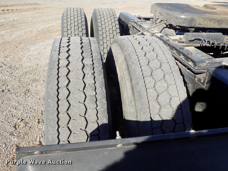 image for item DD3518 1993 Freightliner FLC semi truck