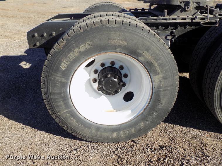 image for item DD3518 1993 Freightliner FLC semi truck