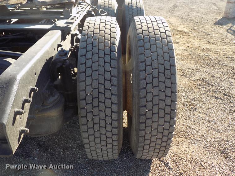 image for item DD3518 1993 Freightliner FLC semi truck