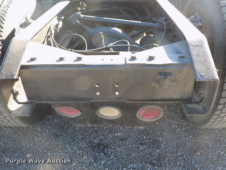 image for item DD3518 1993 Freightliner FLC semi truck