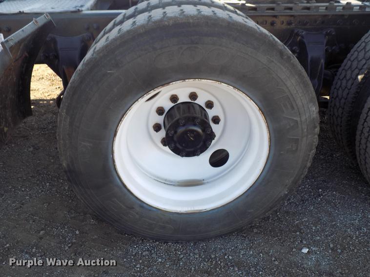 image for item DD3518 1993 Freightliner FLC semi truck