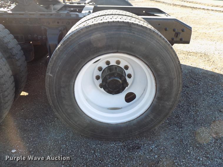 image for item DD3518 1993 Freightliner FLC semi truck